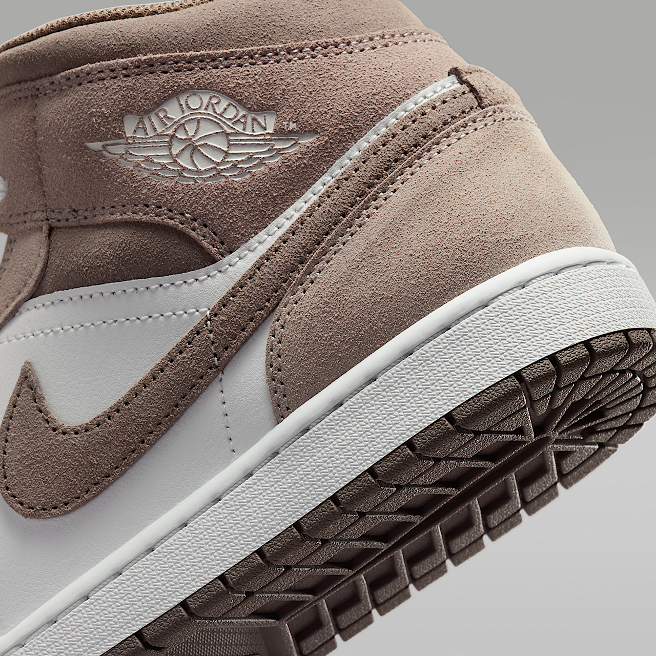 Nike Air Jordan 1 Mid sneaker Enigma Stone/Summit White/Olive Grey
