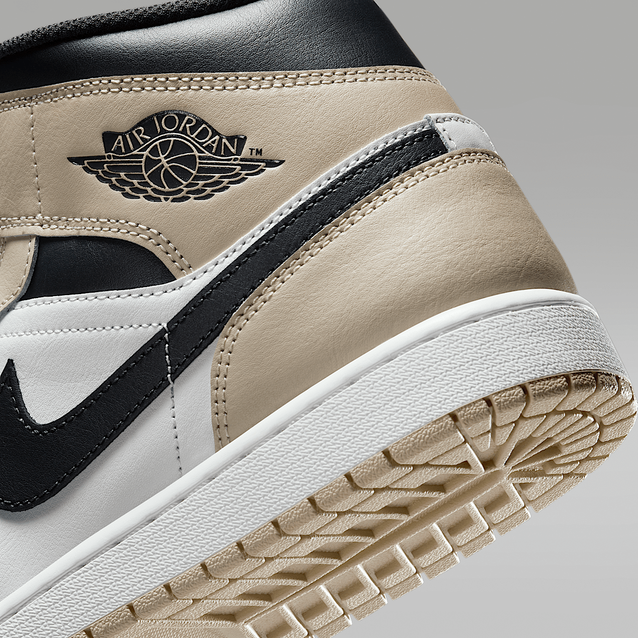 Nike Air Jordan 1 Mid sneaker Summit White/Rattan/Off Noir