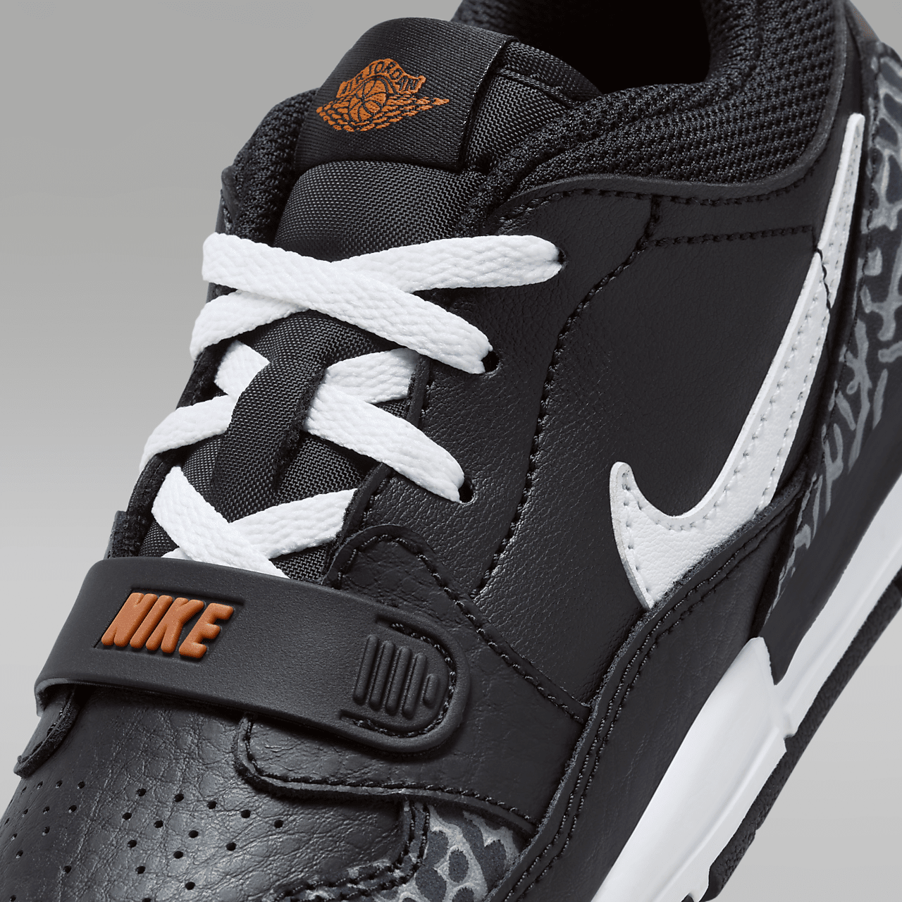 Nike Air Jordan Legacy sneaker Zwart/Wolf Grey/Safety Orange/Wit