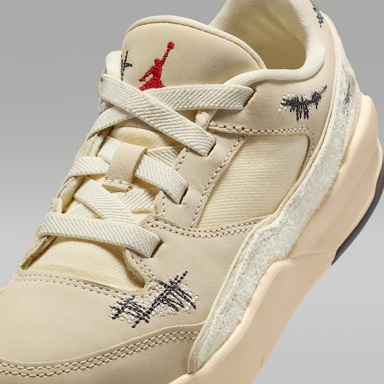 Nike  sneaker Coconut Milk/Muslin/Off Noir/Varsity Red