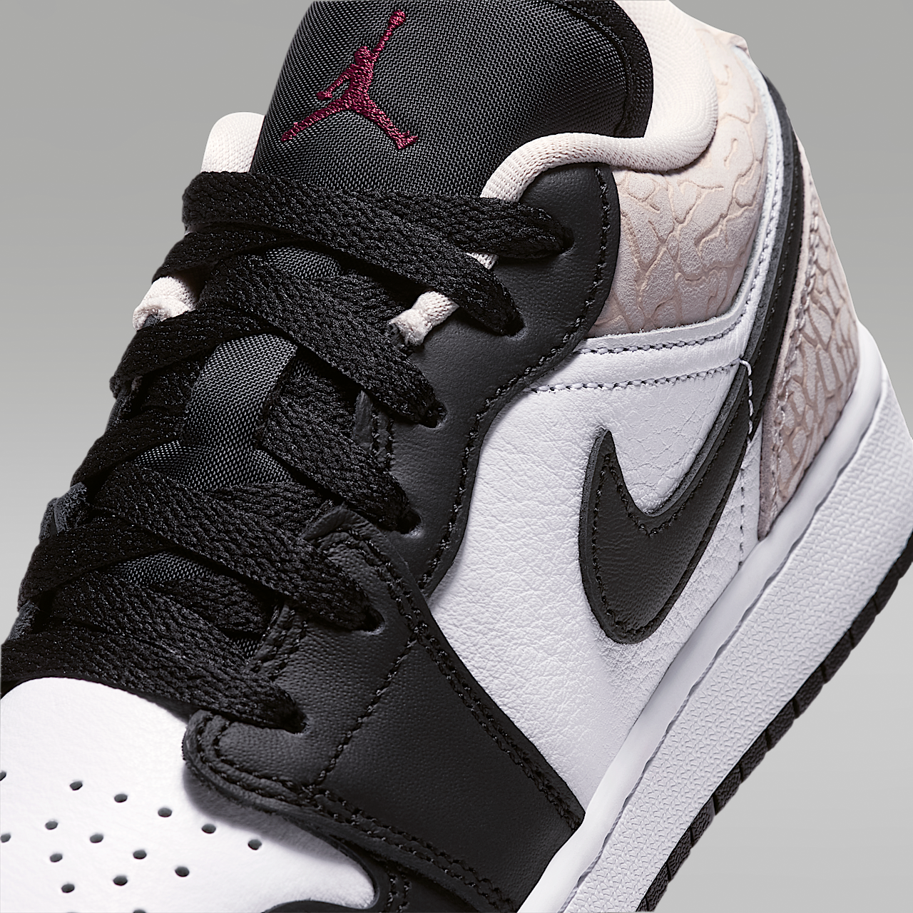 Nike Air Jordan sneaker Zwart/Wit/Light Orewood Brown/Team Red