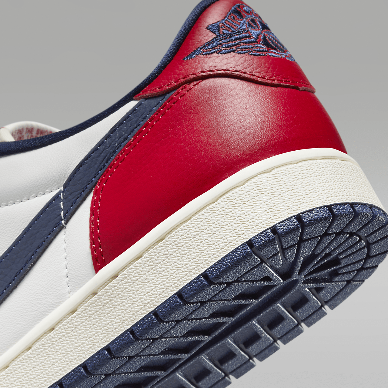 Nike Air Jordan 1 sneaker Summit White/Midnight Navy/Neutral Grey/Gym Red