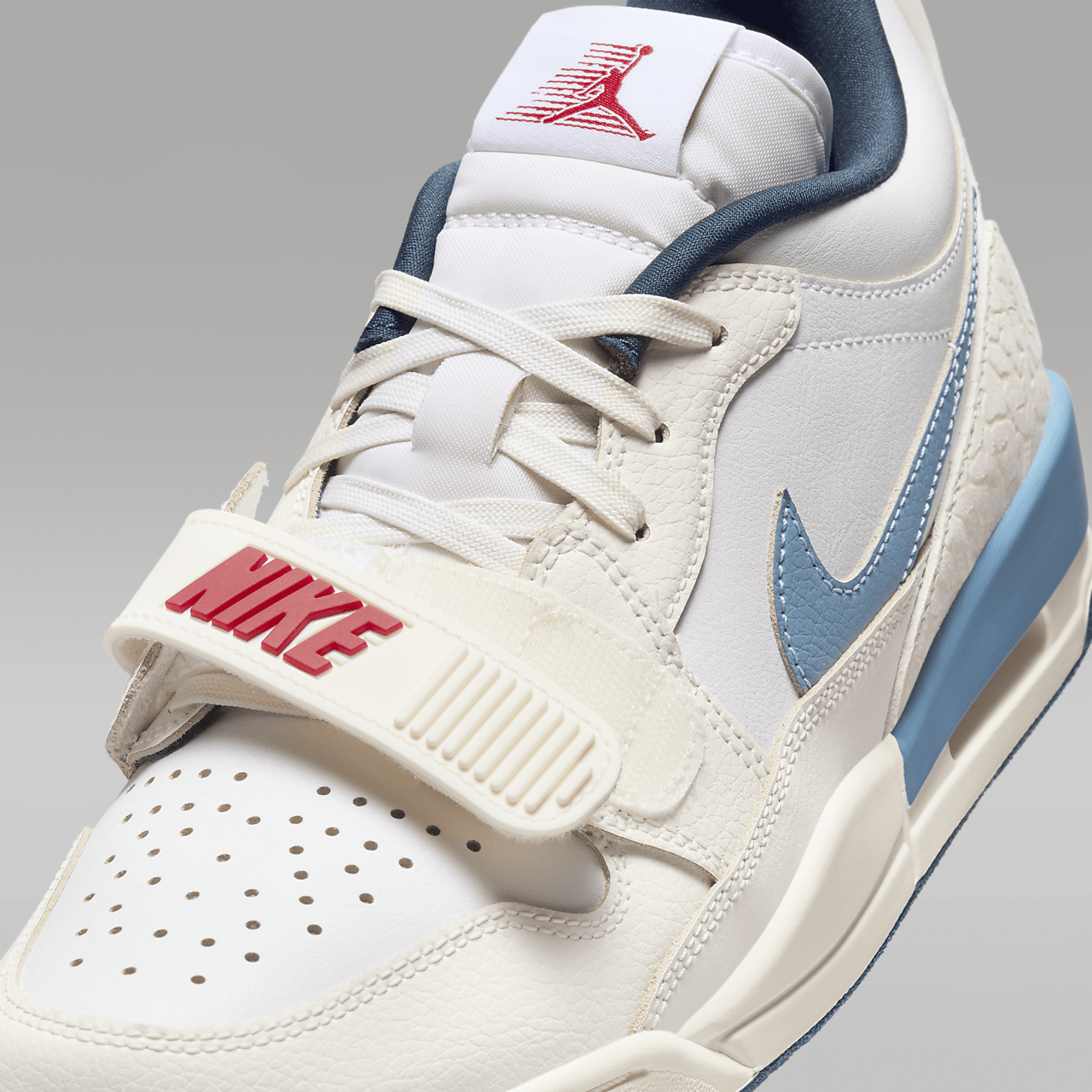 Nike Air Jordan Legacy sneaker Wit/Sail/Armory Navy/Aegean Storm