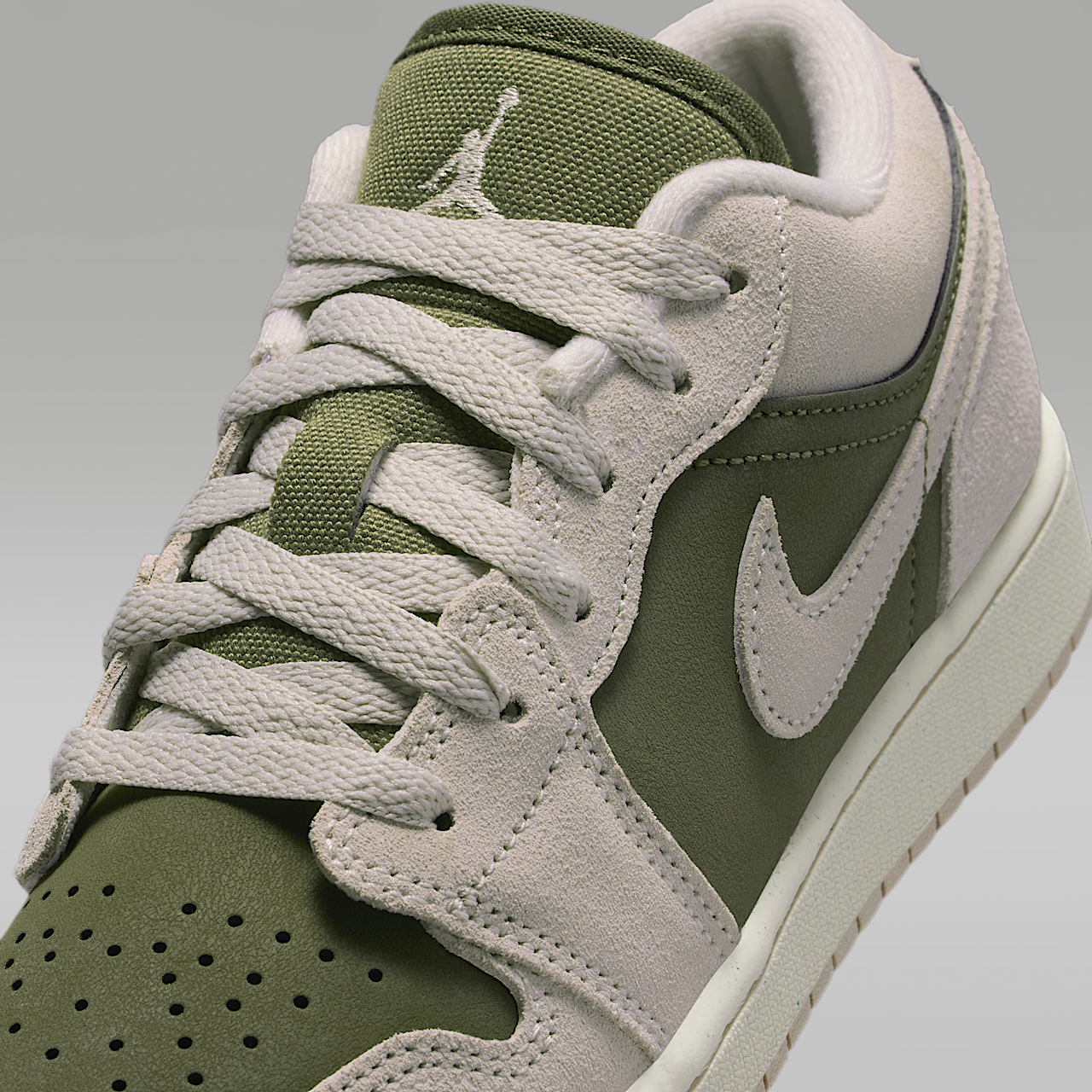 Nike Air Jordan sneaker Medium Olive/Sail/Light Orewood Brown