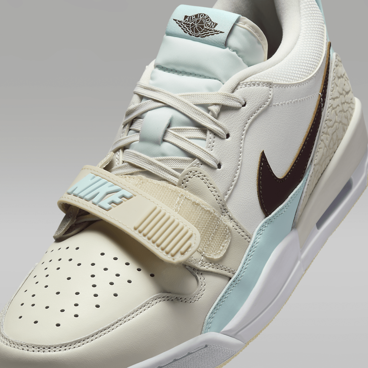 Nike Air Jordan Legacy sneaker Sail/Phantom/Glacier Blue/Burgundy Crush