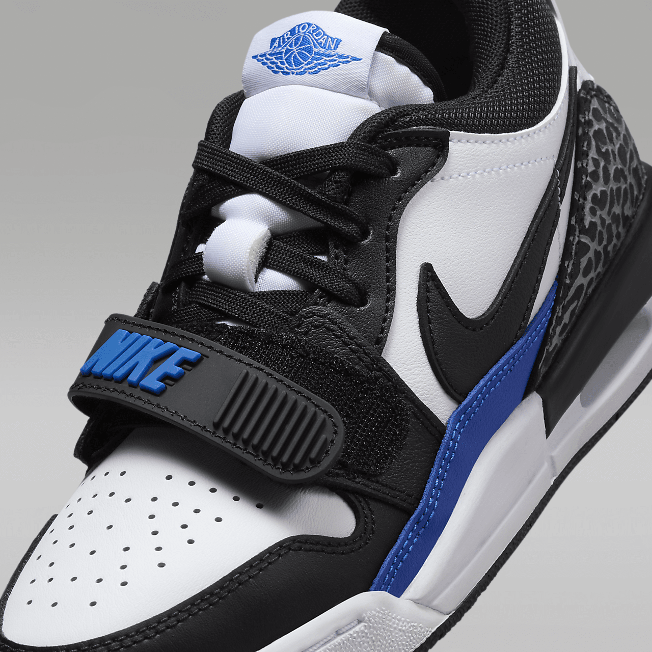 Nike Air Jordan Legacy sneaker Wit/Game Royal/Wolf Grey/Zwart