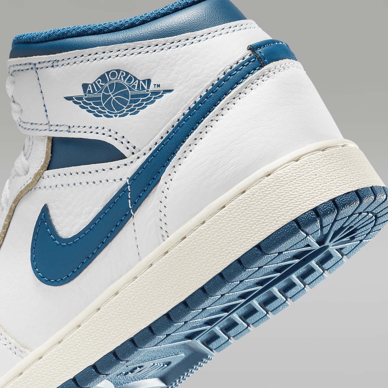 Nike Air Jordan 1 Mid sneaker Wit/Sail/Industrial Blue