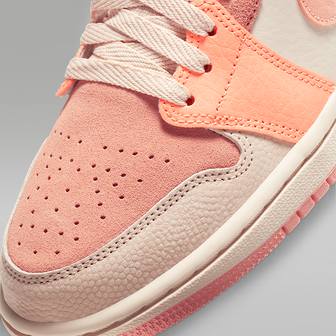 Nike Air Jordan 1 Mid sneaker Atomic Orange/Terra Blush/Shimmer/Apricot Agate
