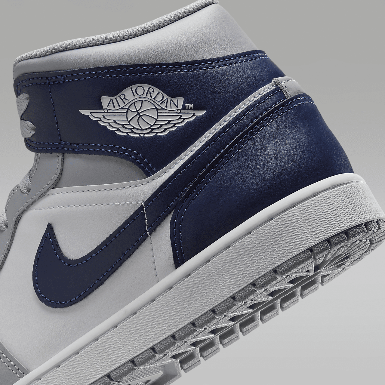 Nike Air Jordan 1 Mid sneaker Wit/Wolf Grey/Midnight Navy