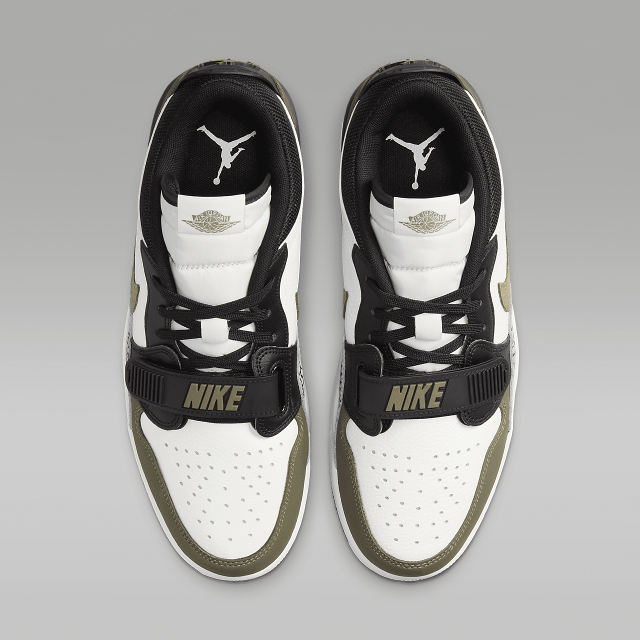 Nike Air Jordan Legacy sneaker Sail/Zwart/Wolf Grey/Medium Olive