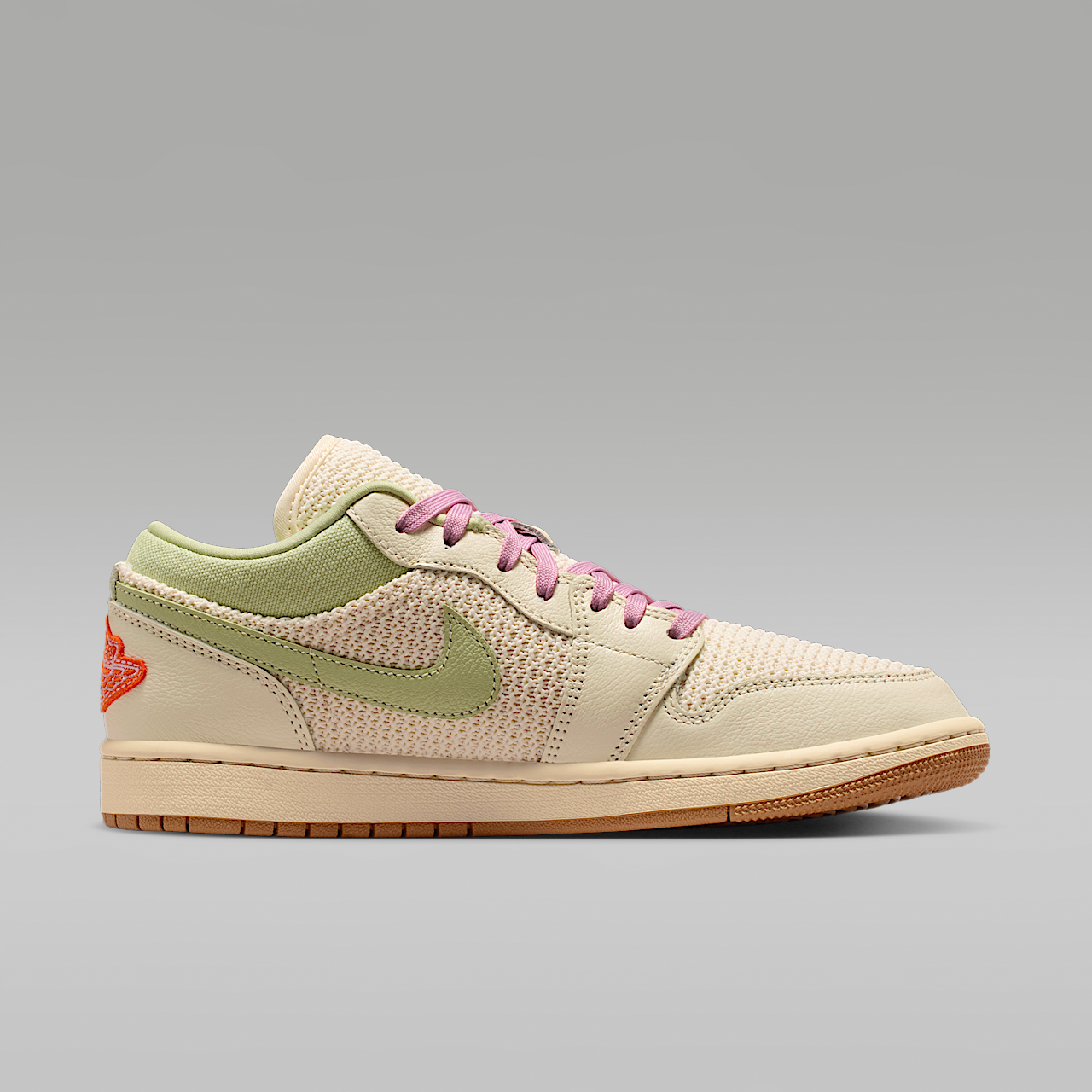 Nike Air Jordan sneaker Sail/Olive Aura/Pearl White/Iced Carmine