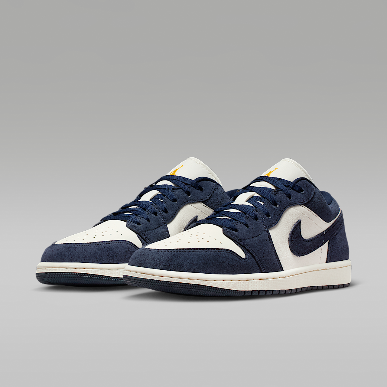 Nike Air Jordan sneaker Obsidian/University Gold/Chile Red/Obsidian