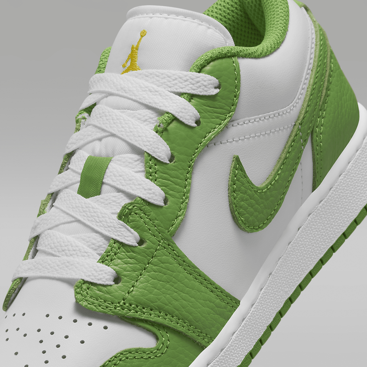 Nike Air Jordan 1 Low sneaker Wit/Lightning/Chlorophyll