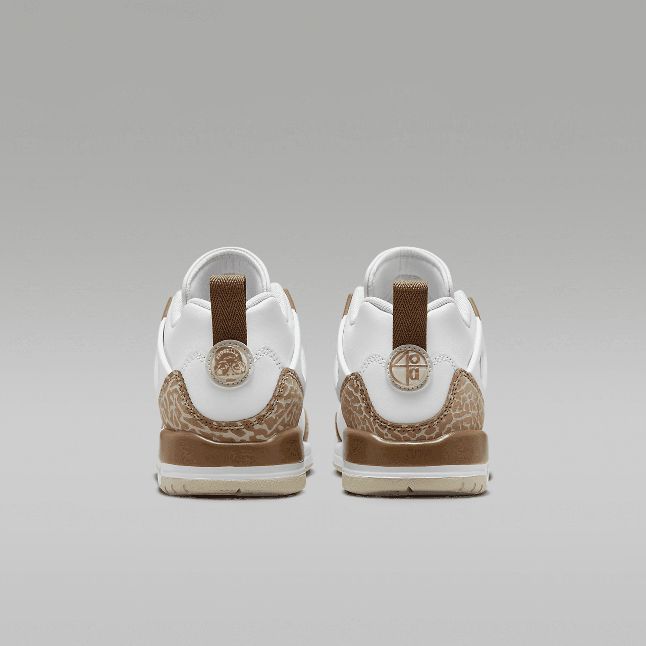 Nike Jordan Spizike Low sneaker Wit/Archaeo Brown/Light Bone/Pink Oxford