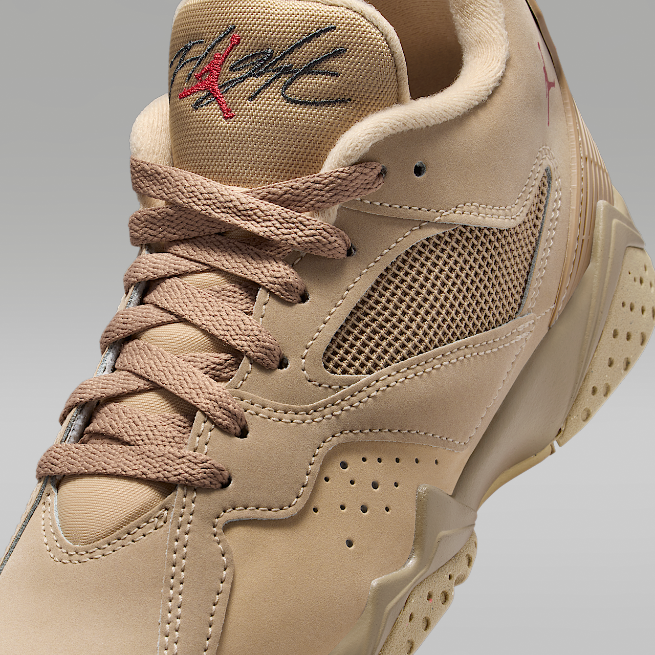 Nike Air Jordan sneaker Desert Camo/Mushroom/Anthracite/Fire Red