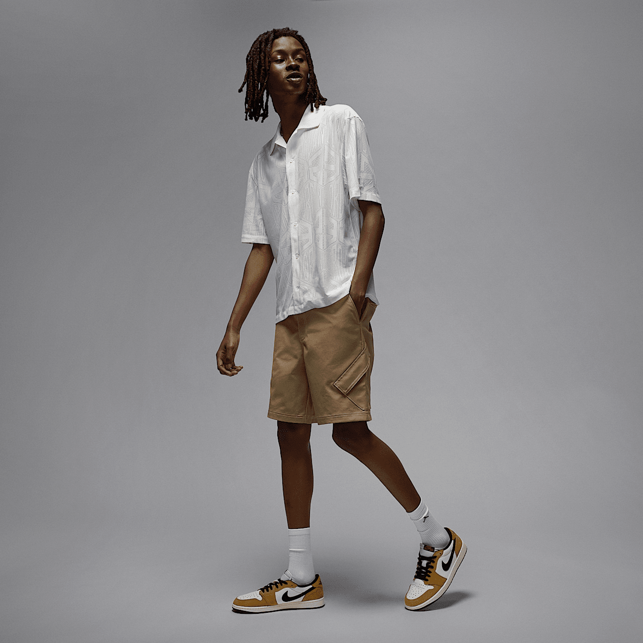 Nike Air Jordan 1 Low sneaker Sail/Golden Harvest/Gym Red/Zwart