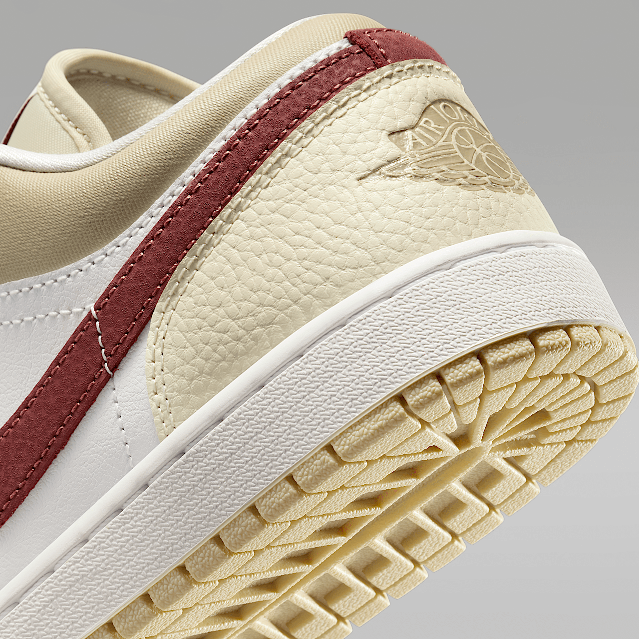 Nike Air Jordan 1 Low sneaker Summit White/Desert Khaki/Light Khaki/Red Sepia