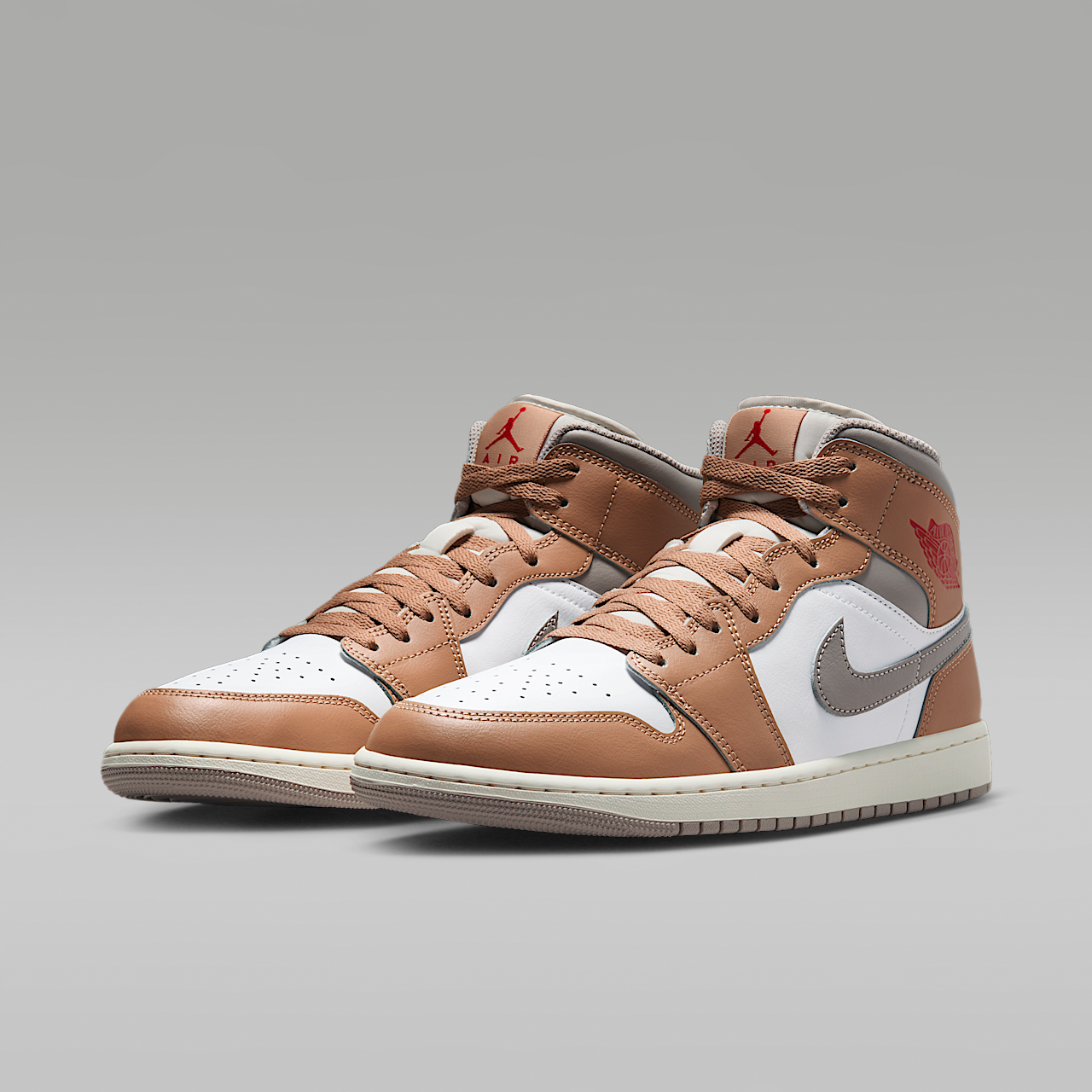Nike Air Jordan 1 Mid sneaker Hemp/Wit/College Grey/Fire Red