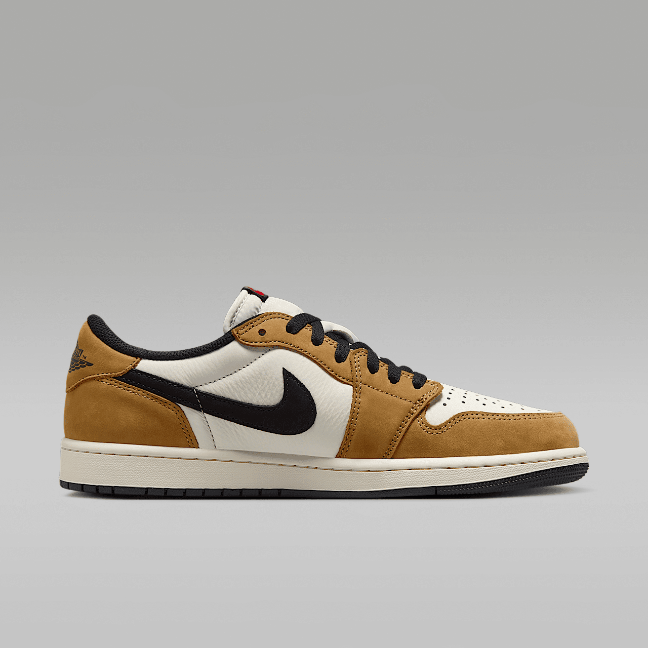 Nike Air Jordan 1 Low sneaker Sail/Golden Harvest/Gym Red/Zwart
