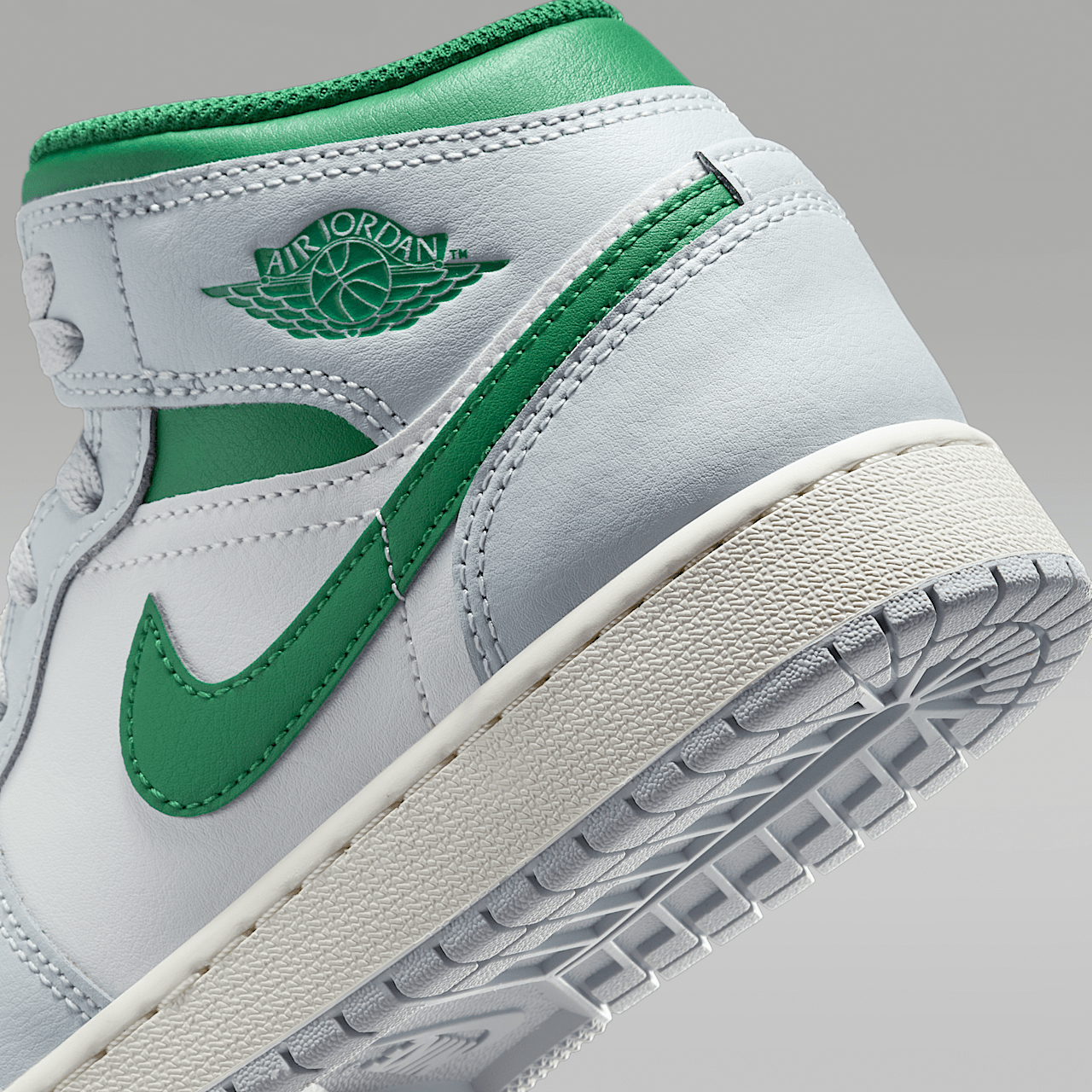 Nike Air Jordan 1 Mid sneaker Summit White/Pure Platinum/Sail/Pine Green