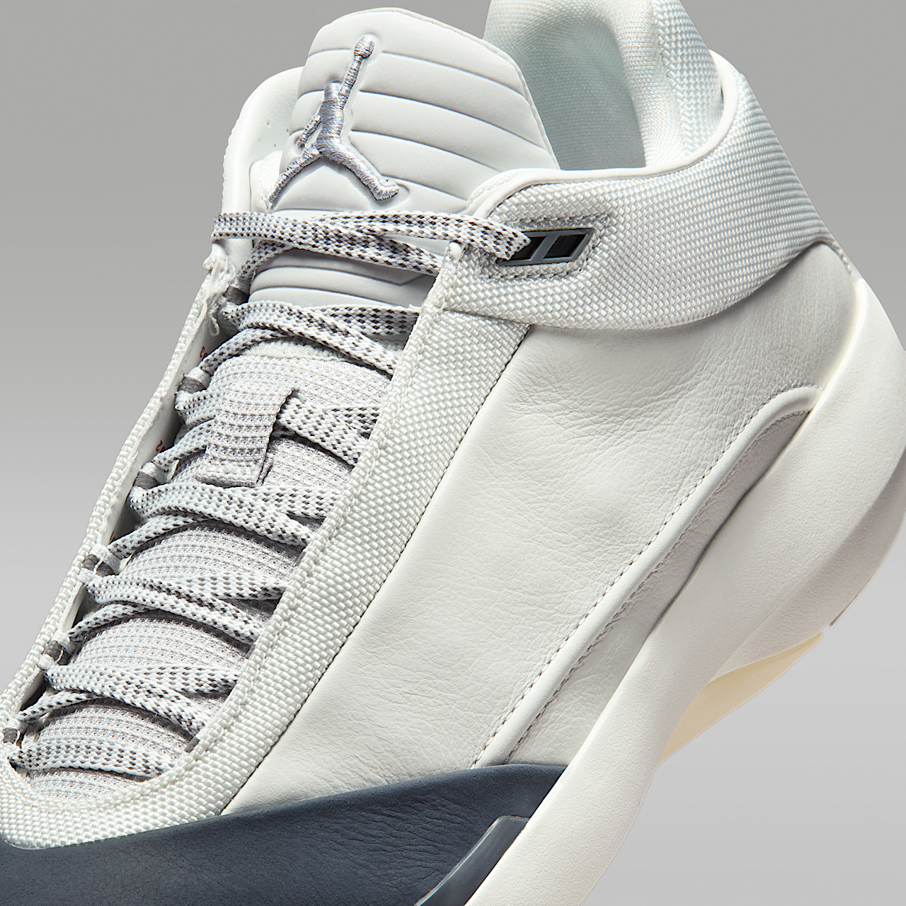 Nike Air Jordan sneaker Photon Dust/Flint Grey/Wolf Grey