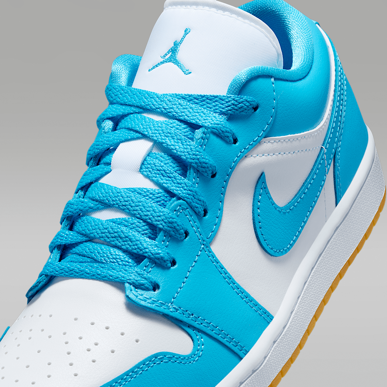 Nike Air Jordan 1 Low sneaker Wit/Gum Light Brown/Dark Powder Blue