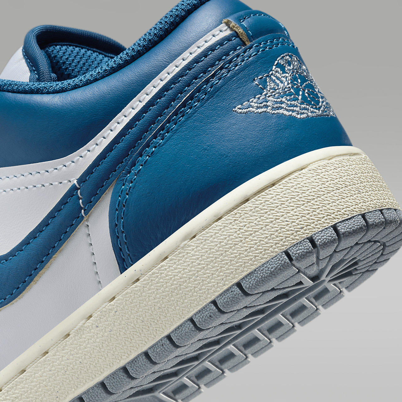 Nike Air Jordan 1 Low sneaker Wit/Blue Grey/Sail/Industrial Blue