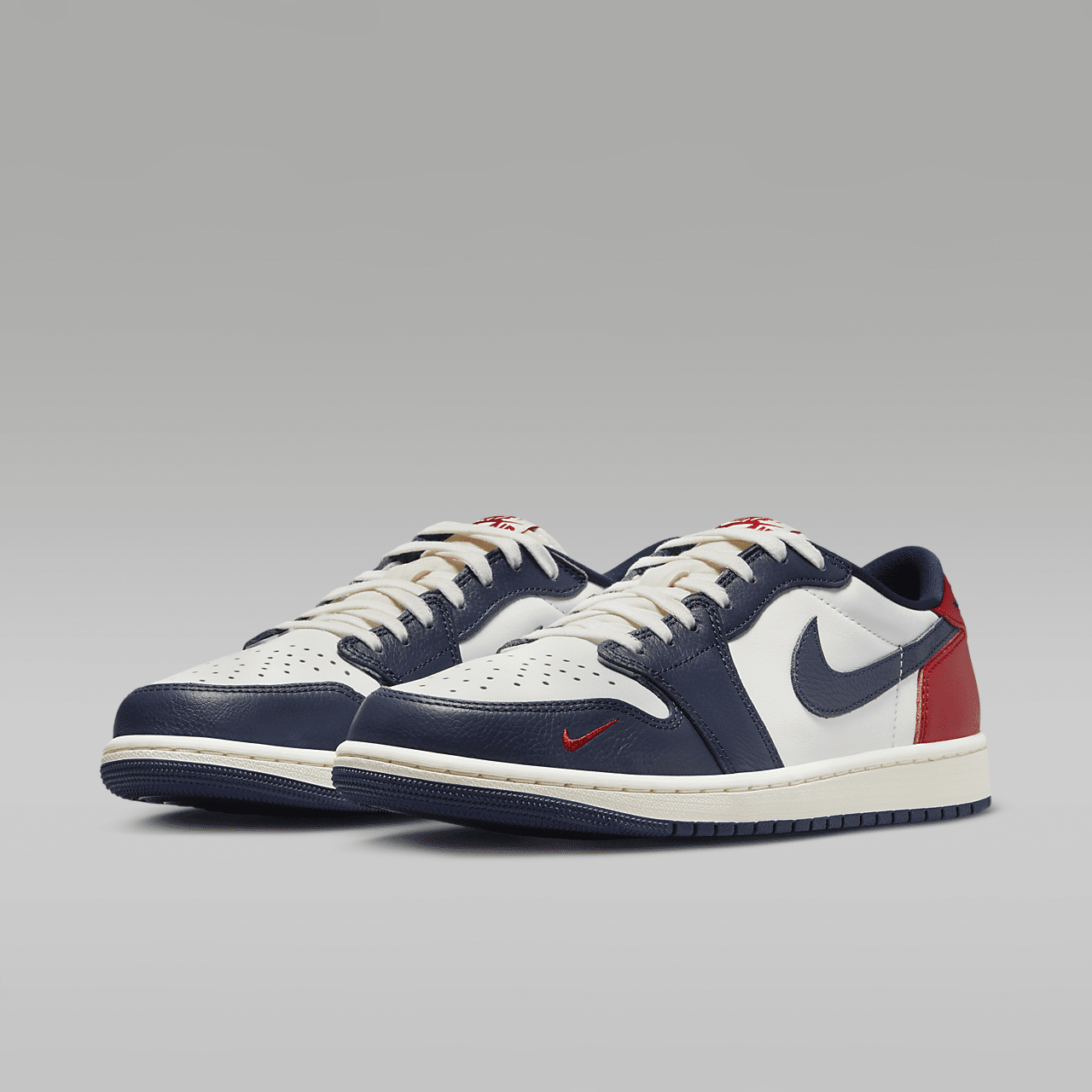 Nike Air Jordan 1 sneaker Summit White/Midnight Navy/Neutral Grey/Gym Red