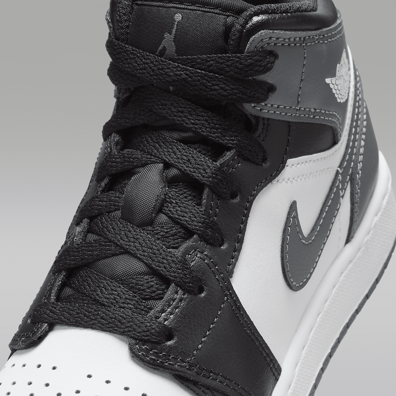 Nike Air Jordan 1 Mid sneaker Zwart/Wit/Iron Grey