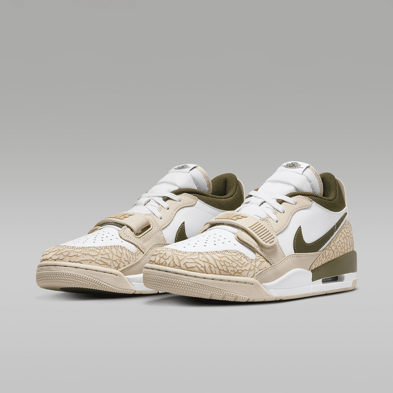 Nike Air Jordan Legacy sneaker Sanddrift/Wit/Rough Green/Hemp