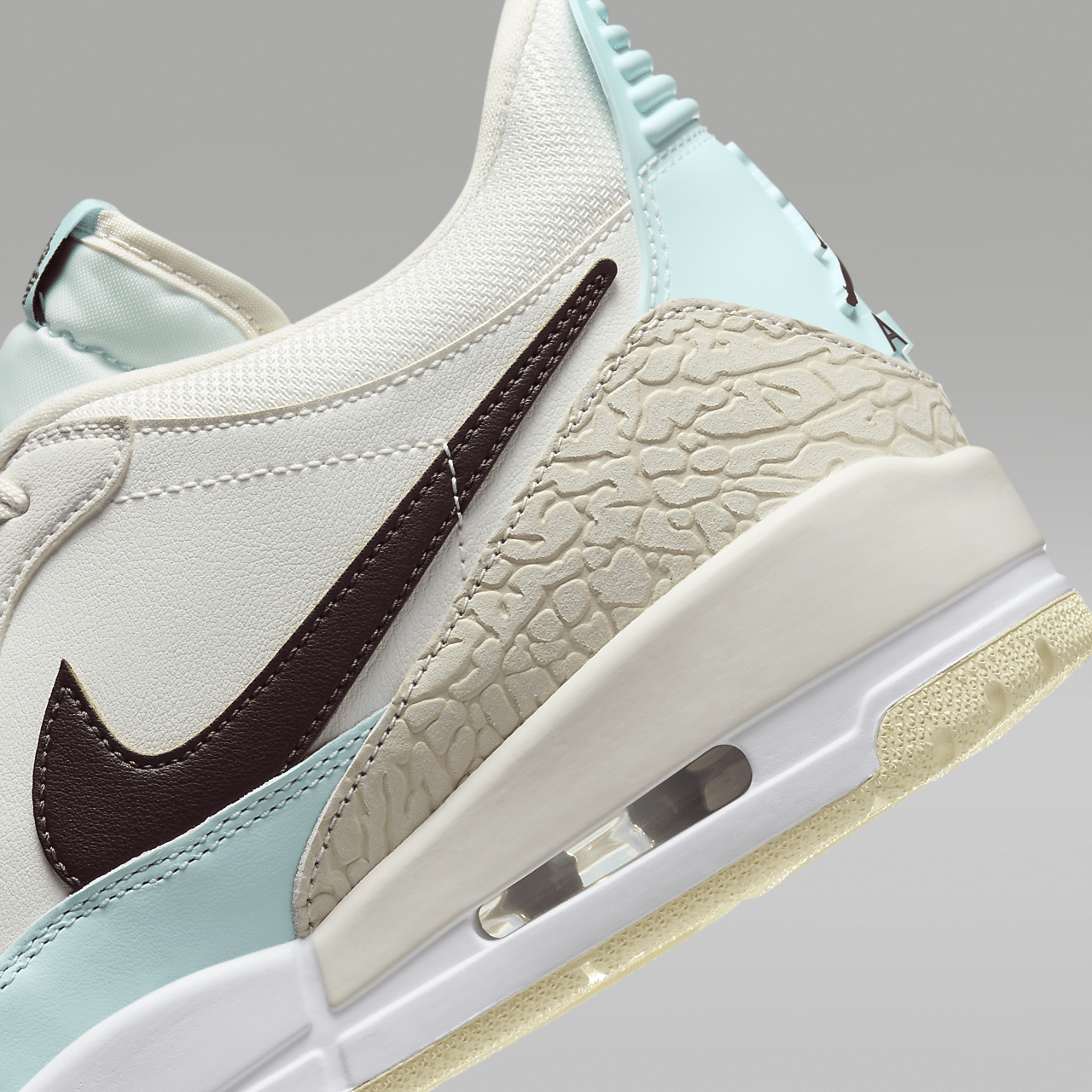 Nike Air Jordan Legacy sneaker Sail/Phantom/Glacier Blue/Burgundy Crush