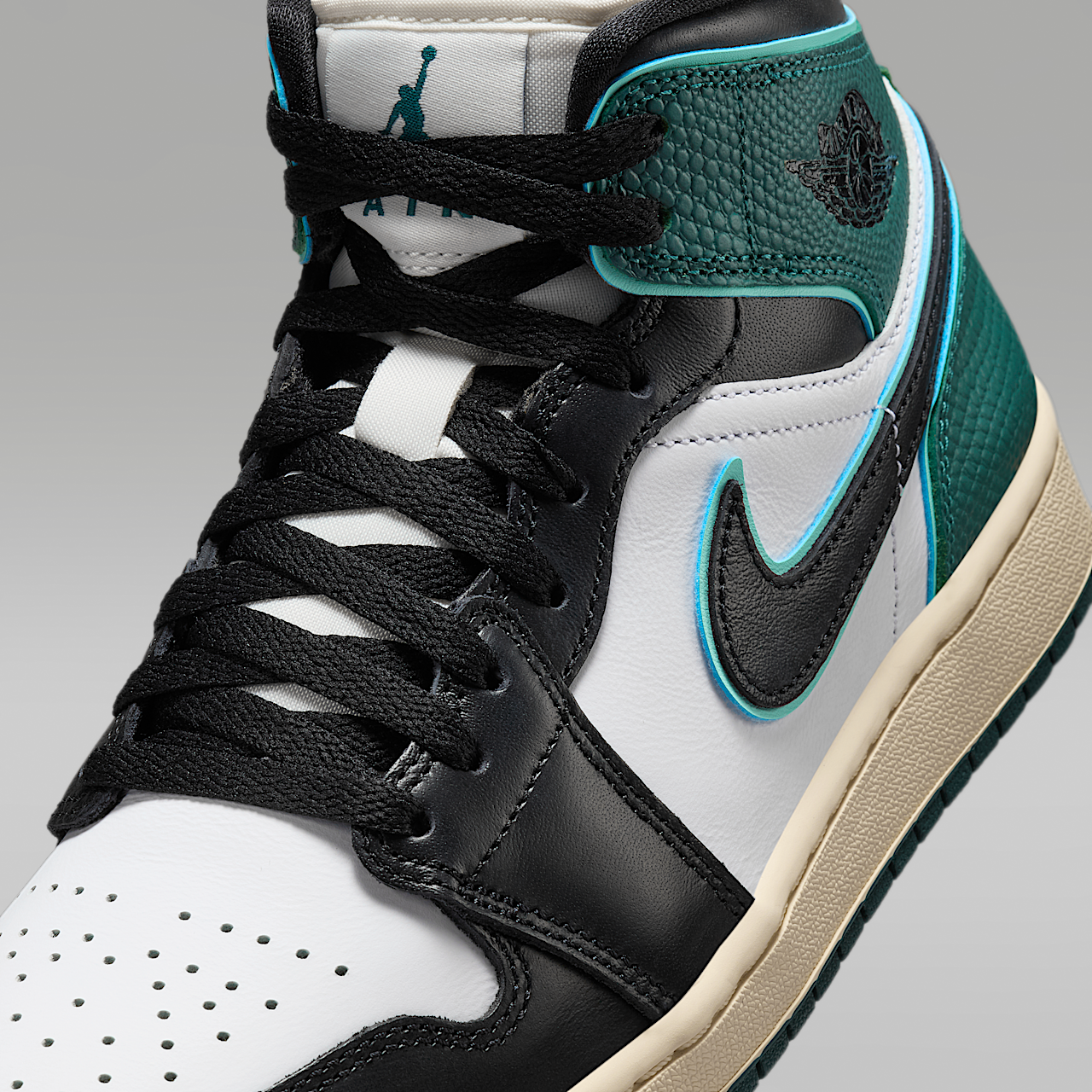 Nike Air Jordan 1 Mid sneaker Wit/Light Dew/Oxidized Green/Zwart