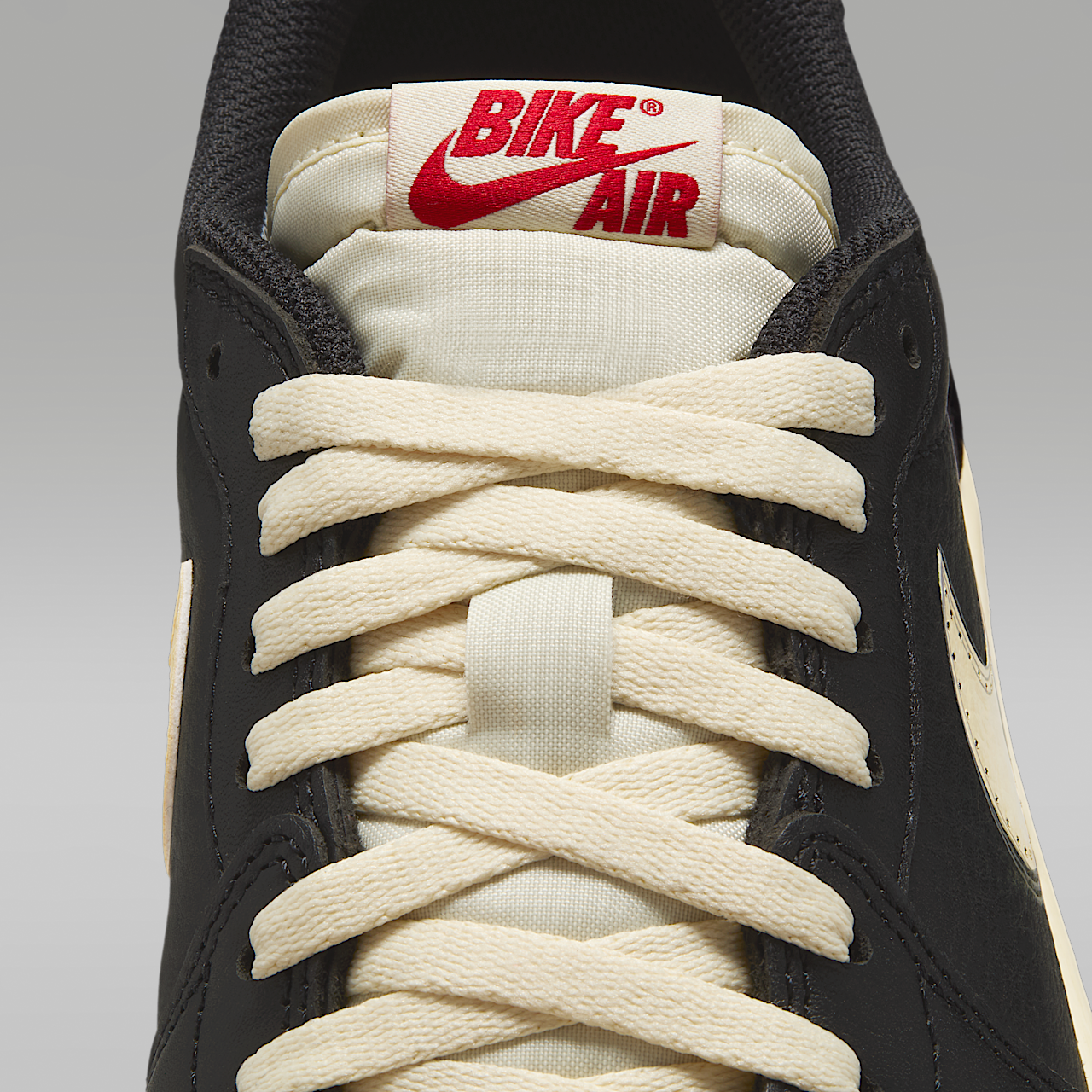 Nike Air Jordan 1 sneaker Zwart/Varsity Red/Muslin