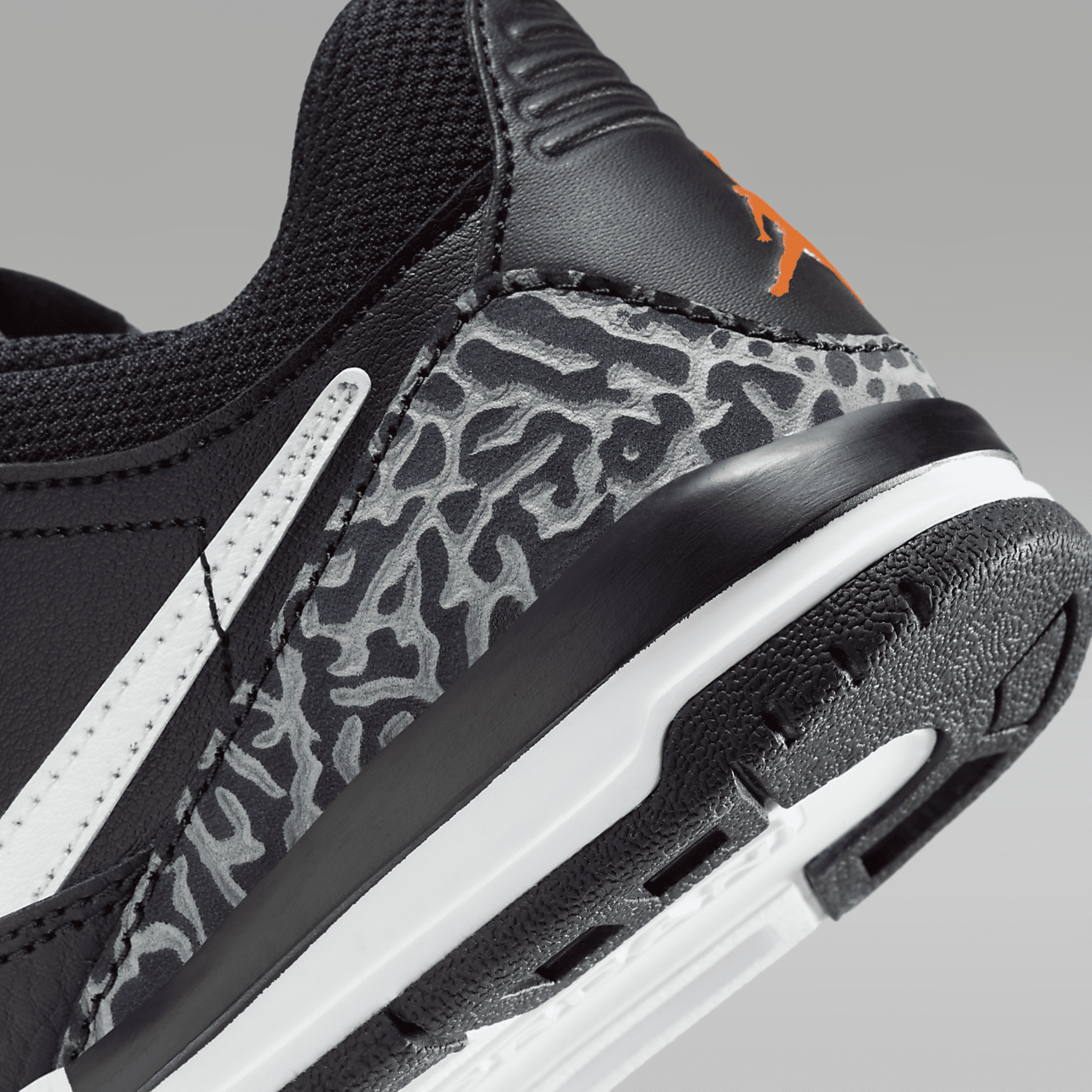 Nike Air Jordan Legacy sneaker Zwart/Wolf Grey/Safety Orange/Wit