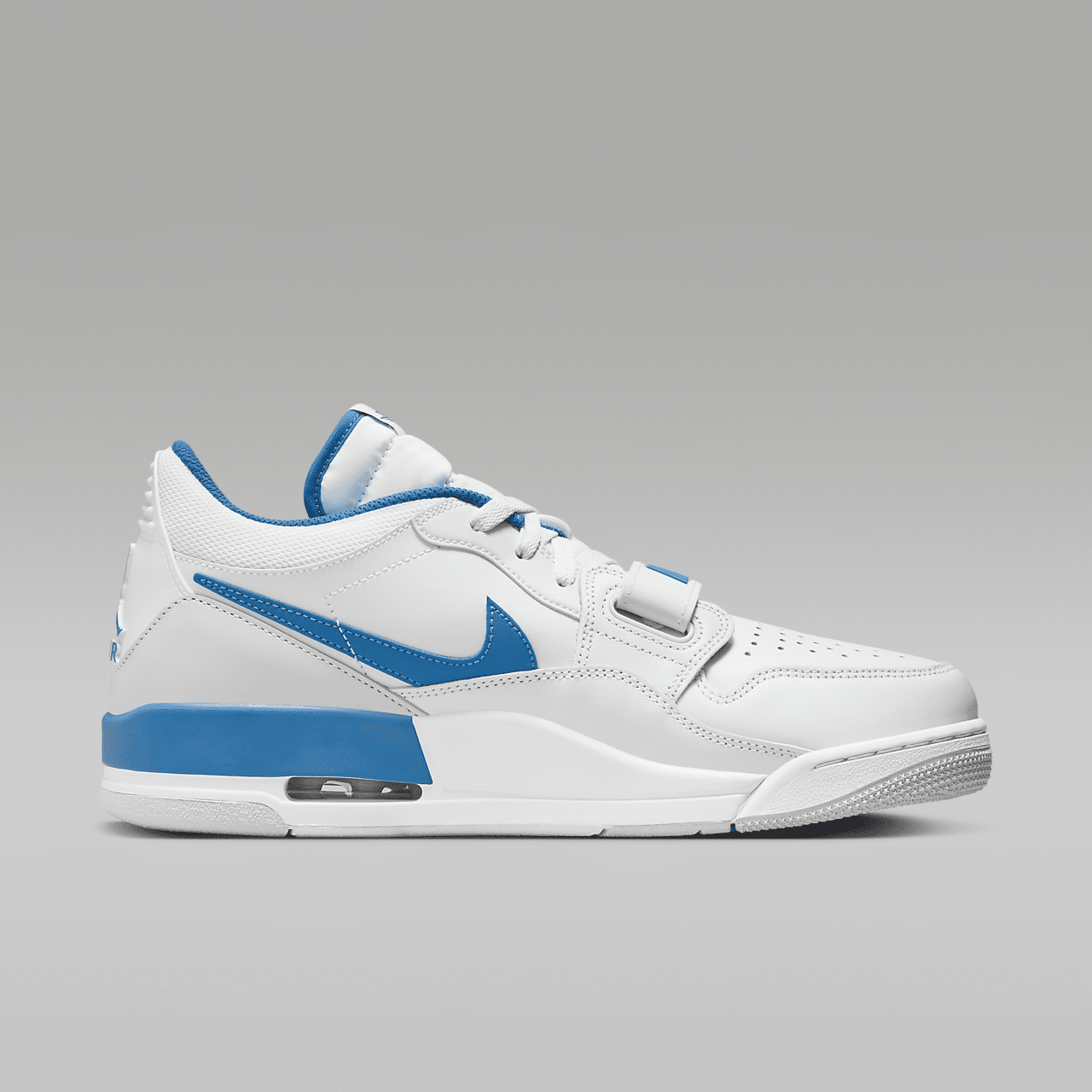 Nike Air Jordan Legacy sneaker Off White/Neutral Grey/Off White/Military Blue