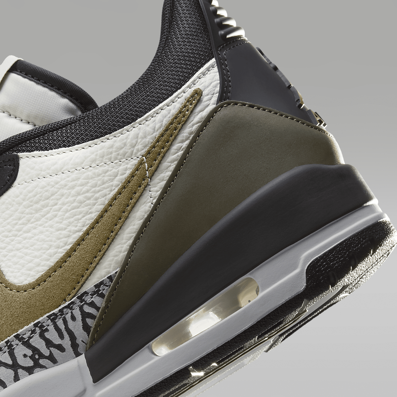 Nike Air Jordan Legacy sneaker Sail/Zwart/Wolf Grey/Medium Olive