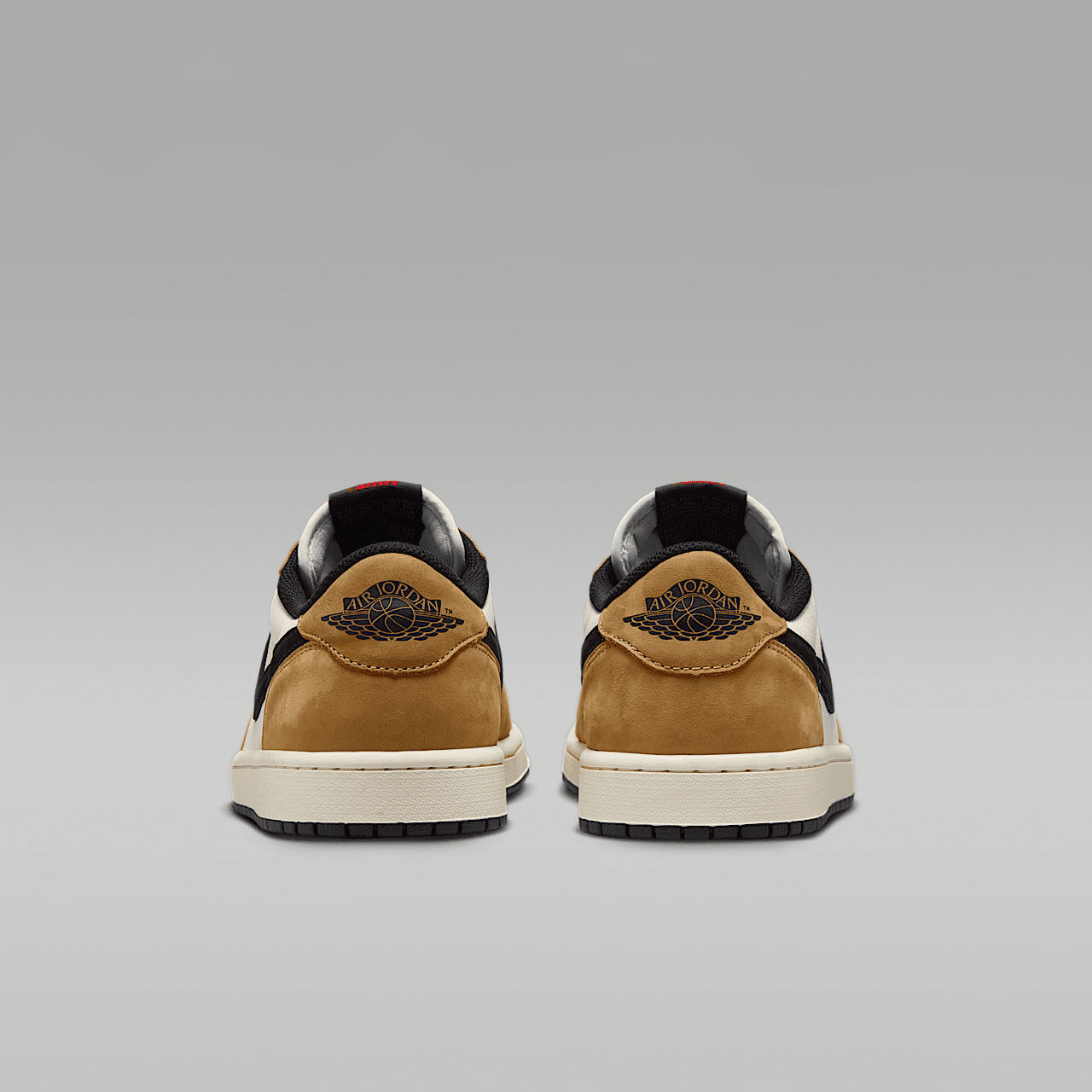 Nike Air Jordan 1 Low sneaker Sail/Golden Harvest/Gym Red/Zwart