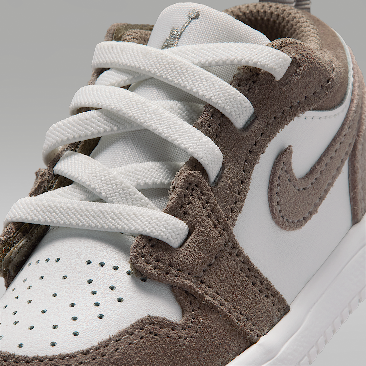 Nike  sneaker Olive Grey/Summit White/Pale Ivory/Enigma Stone