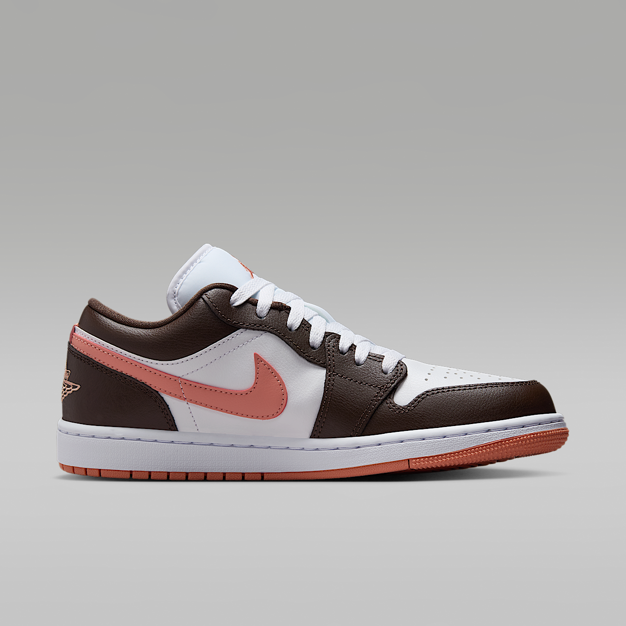Nike Air Jordan 1 Low sneaker Wit/Baroque Brown/Light Madder Root