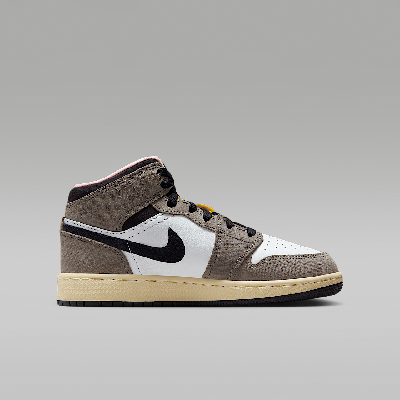 Nike Air Jordan sneaker Wit/Cave Stone/Dark Sulfur/Oil Grey