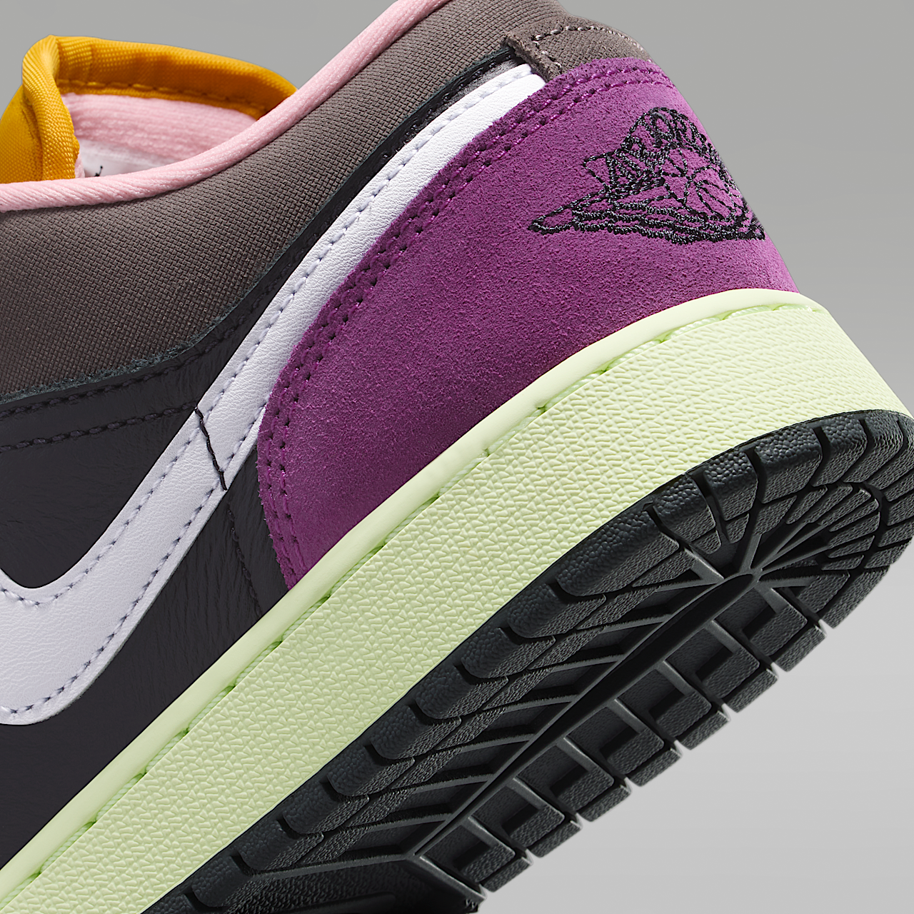 Nike Air Jordan sneaker Oil Grey/Cave Stone/Arctic Punch/Wit