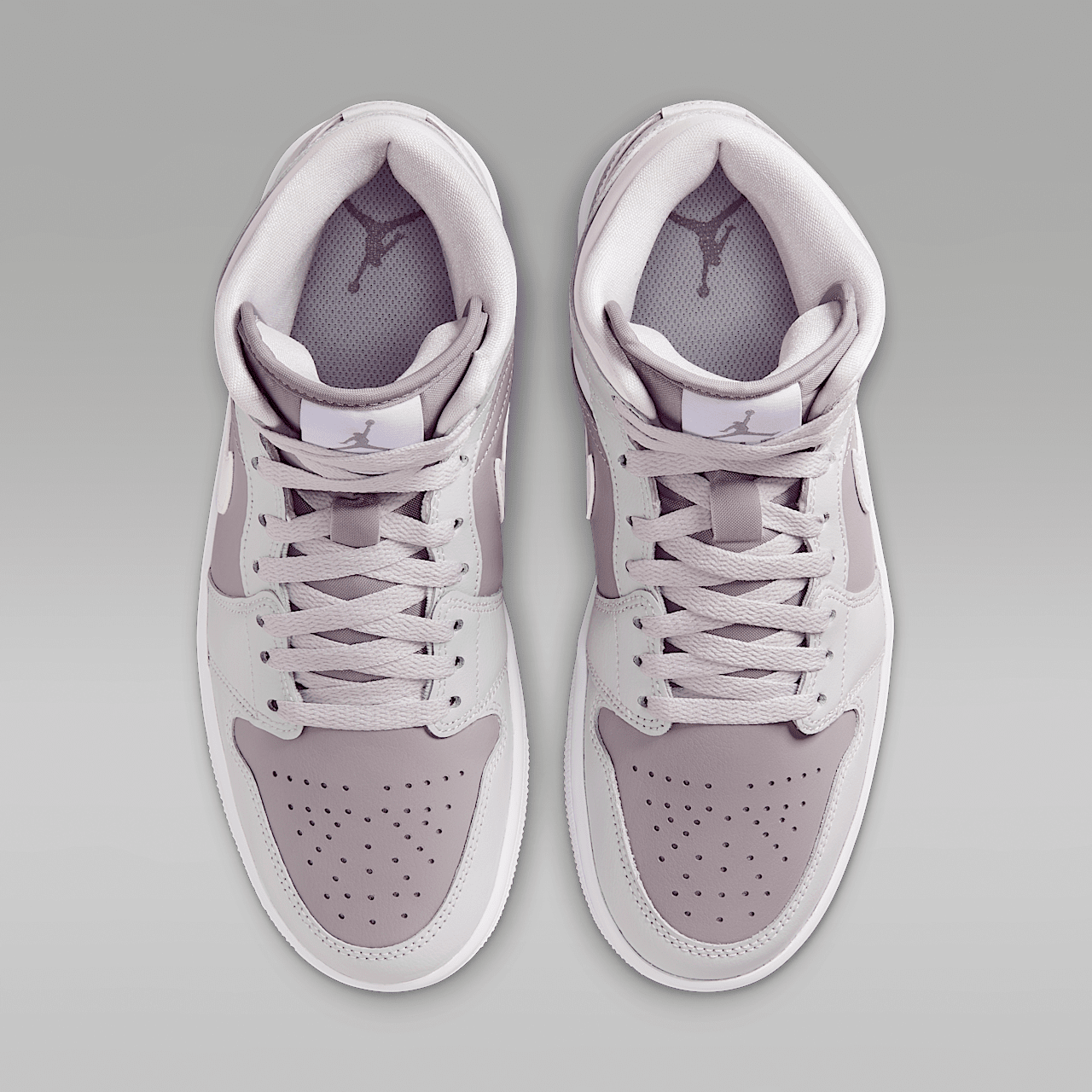 Nike Air Jordan 1 Mid sneaker Photon Dust/Atmosphere Grey/Wit