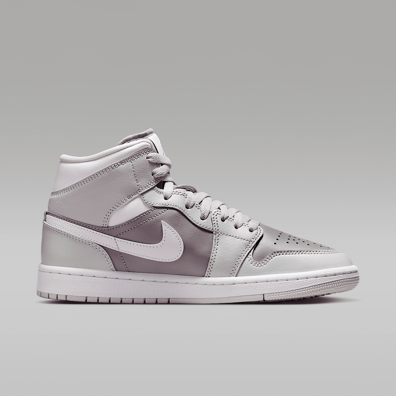 Nike Air Jordan 1 Mid sneaker Photon Dust/Atmosphere Grey/Wit