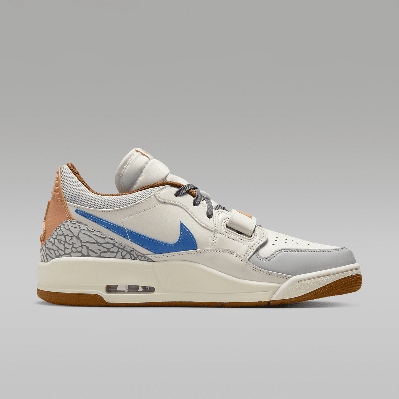 Nike Air Jordan Legacy sneaker Phantom/Coconut Milk/Amber Brown/Star Blue
