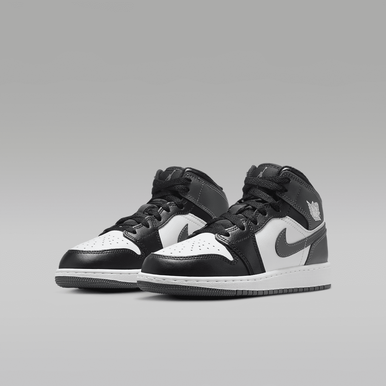Nike Air Jordan 1 Mid sneaker Zwart/Wit/Iron Grey