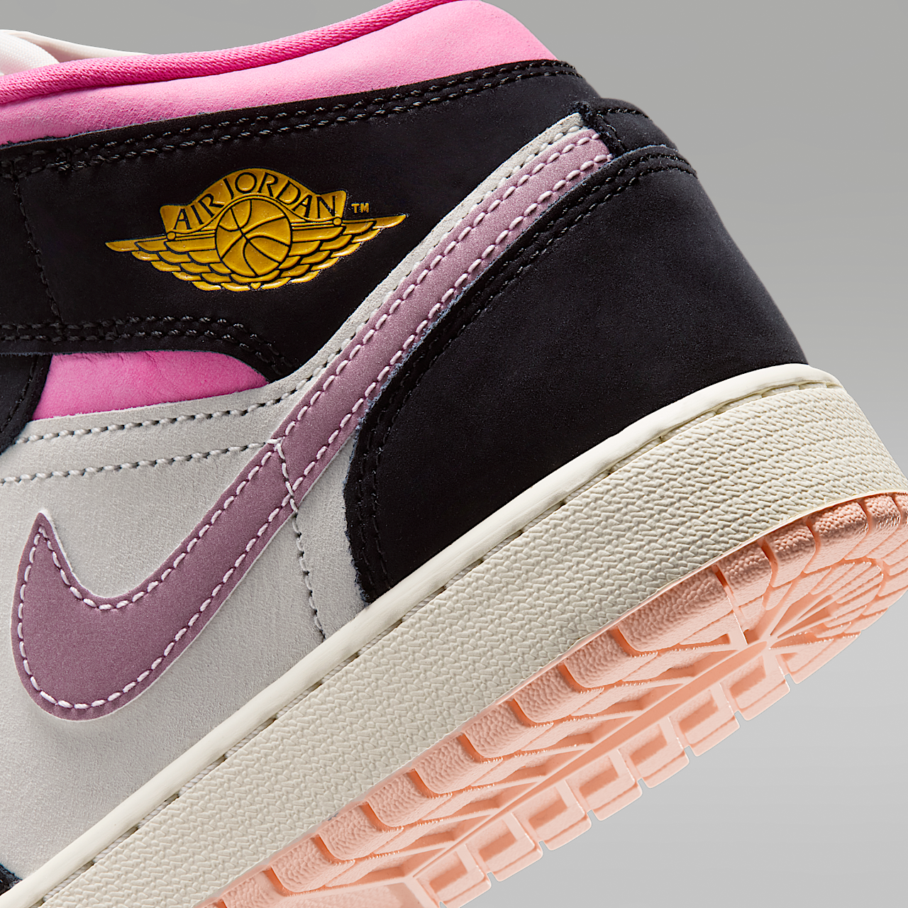 Nike Air Jordan sneaker Zwart/Sail/Pinksicle/University Gold