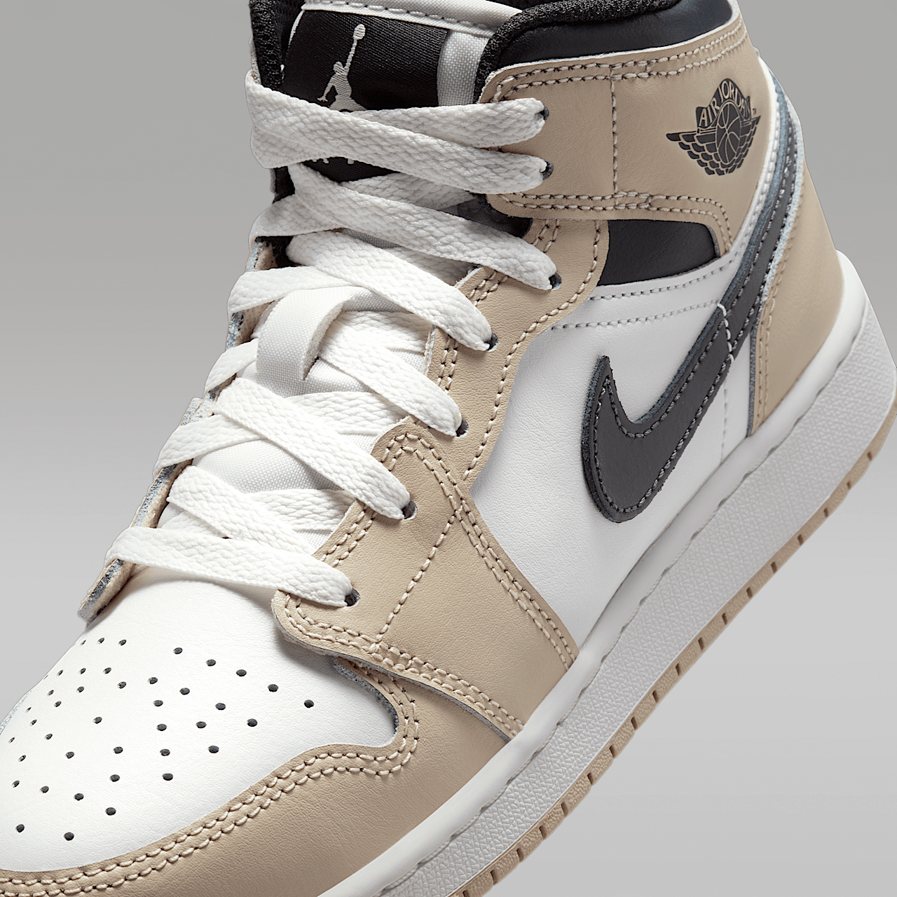 Nike Air Jordan 1 Mid sneaker Summit White/Rattan/Off Noir