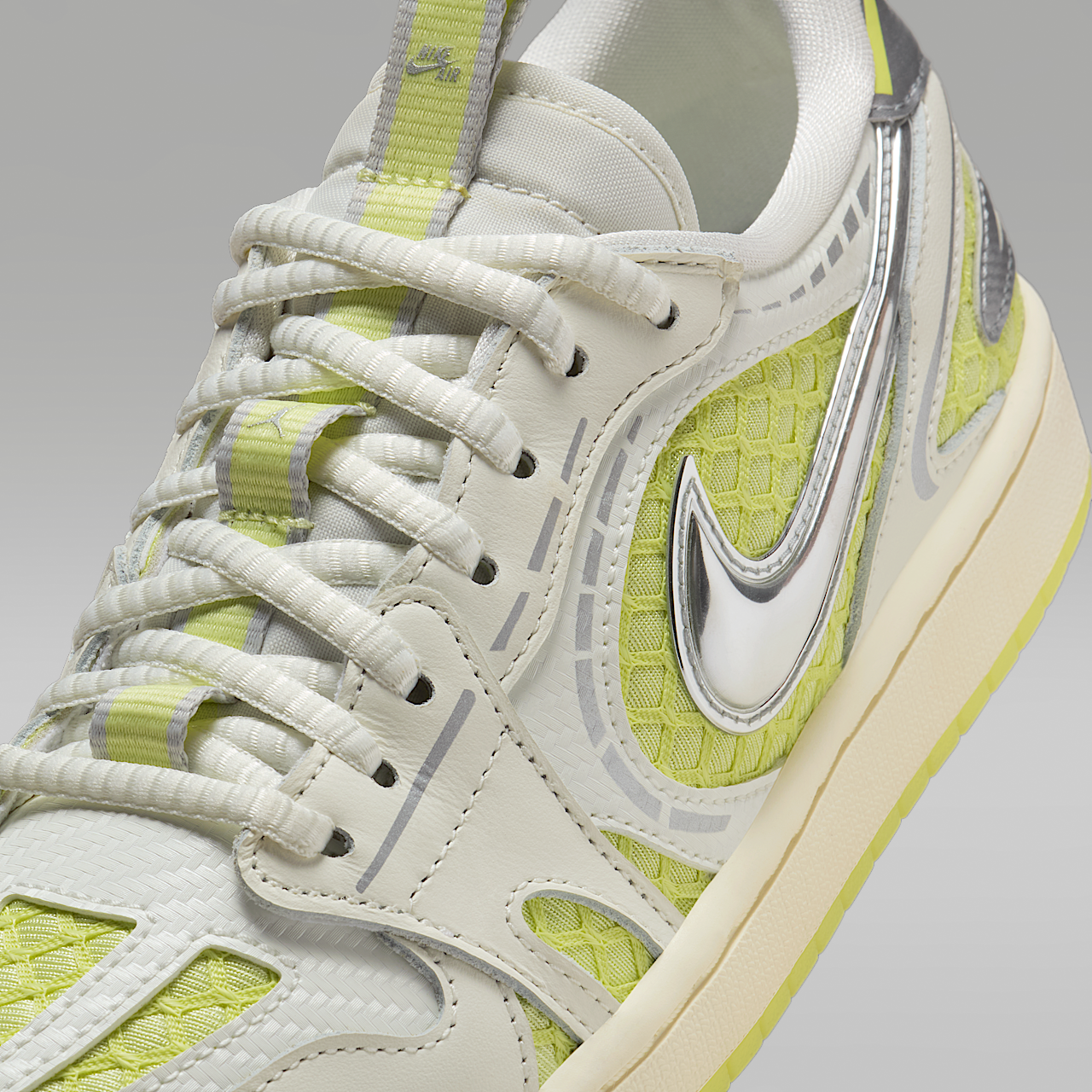 Nike Air Jordan 1 Low sneaker Sail/Metallic Silver/Luminous Green