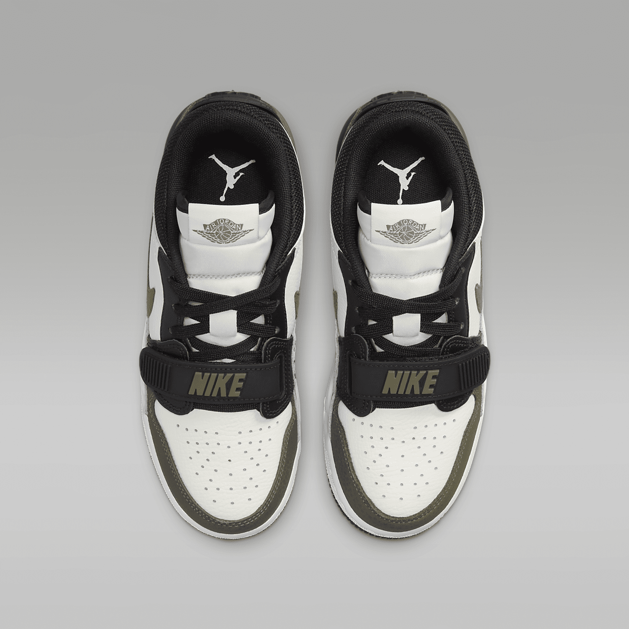 Nike Air Jordan Legacy sneaker Sail/Zwart/Wolf Grey/Medium Olive