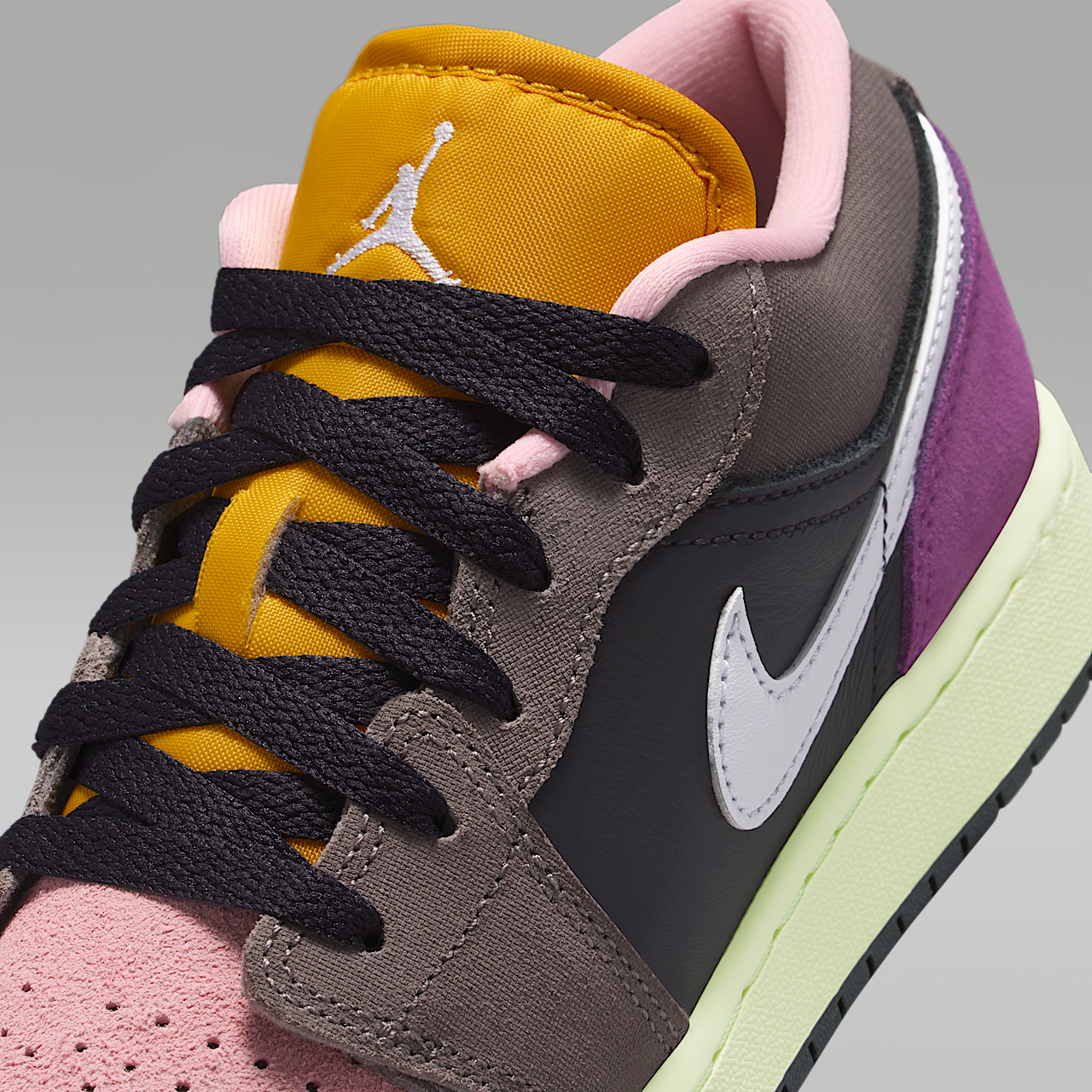 Nike Air Jordan sneaker Oil Grey/Cave Stone/Arctic Punch/Wit